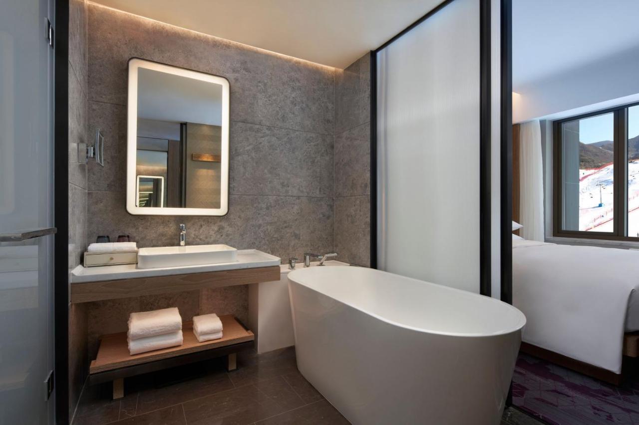 Готель Courtyard By Marriott Chongli Zhangjiakou Екстер'єр фото