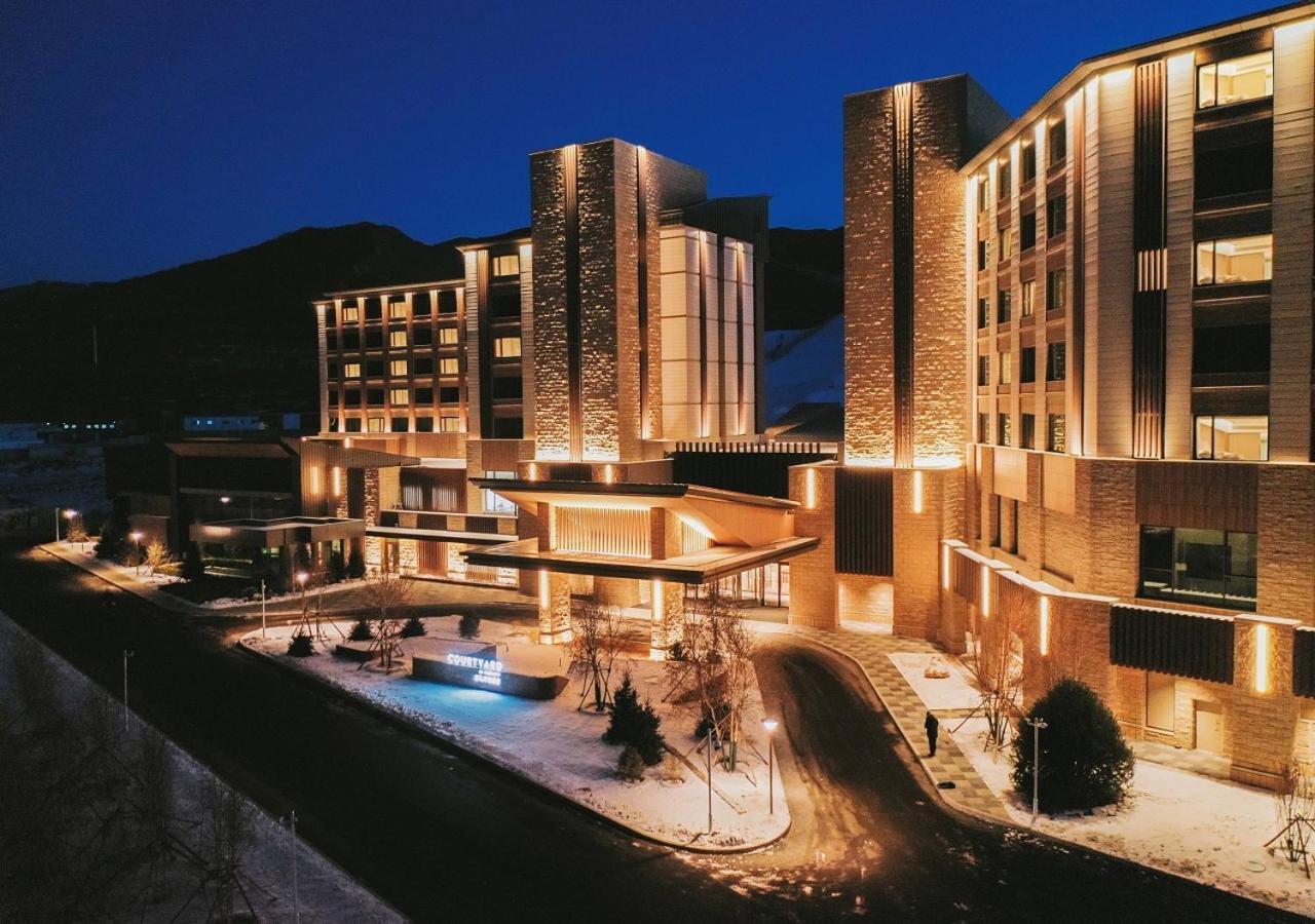 Готель Courtyard By Marriott Chongli Zhangjiakou Екстер'єр фото